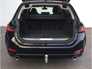 BMW 330 330e xDrive Touring LC PROF+HUD+PANO+AHK+KAMERA
