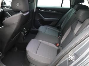 Skoda Octavia Selection 1.5 eTSI DSG / Navi, AHK, LED