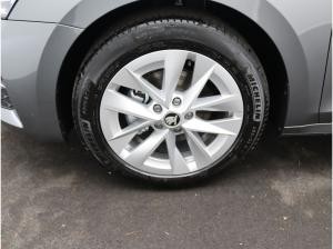 Skoda Octavia Selection 1.5 eTSI DSG / Navi, AHK, LED