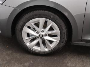 Skoda Octavia Selection 1.5 eTSI DSG / Navi, AHK, LED