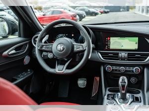 Alfa Romeo Giulia Veloce 2.0 Turbo AT8 Q4 SOFORT PANORAMA PREMIUM TECHNOLOGIE