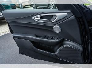 Alfa Romeo Giulia Veloce 2.0 Turbo AT8 Q4 PREMIUM TECHNOLOGIE HARMAN-KARDON