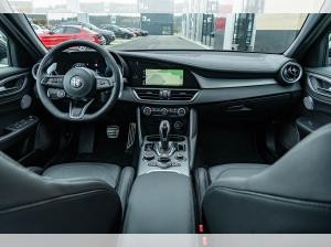 Alfa Romeo Giulia Veloce 2.0 Turbo AT8 Q4 PREMIUM TECHNOLOGIE HARMAN-KARDON