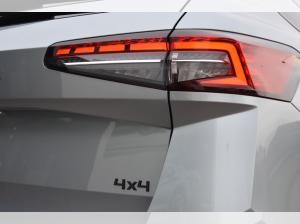 Skoda Superb Combi 2.0TDI Sportline*Navi*AHK*Sthz*Canton