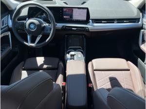 BMW iX1 eDrive20 AHK / LED / Harman Kardon / Panorama Glasdach