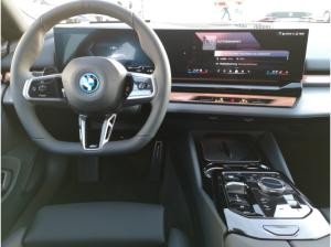 BMW i5 40 xDrive M Sport Touring Sportpaket AHK Navi HarmanKardon LED Kurvenlicht