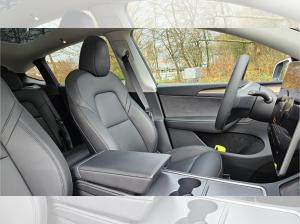 Tesla Model Y SR mit Hinterradantrieb