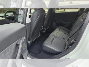 Tesla Model Y SR mit Hinterradantrieb