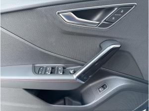 Audi Q2 S line 35 TFSI S tronic Matrix AHK ACC FLA 18