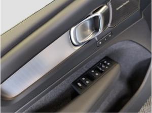 Volvo XC40 XC40+Black+Edition+B3+Plus+E-Sitze+BLIS+PilotAss