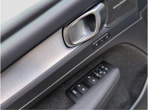 Volvo XC40 XC40+Black+Edition+B3+Plus+E-Sitze+BLIS+PilotAss
