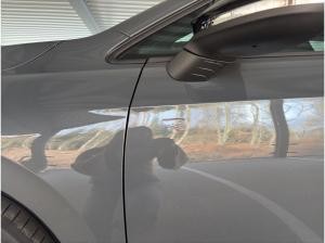 Volkswagen Golf 1.5 eTSI DSG R-Line Navi Black-Style Klima