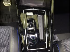 Volkswagen Golf 1.5 eTSI DSG R-Line Navi Black-Style Klima