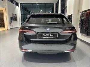 BMW i5 eDrive 40 Touring || AHK H&K Adapt. LED