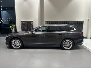 BMW i5 eDrive 40 Touring || AHK H&K Adapt. LED