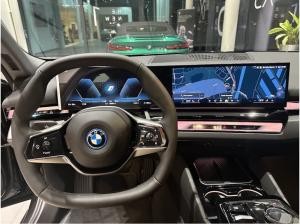 BMW i5 eDrive 40 Touring || AHK H&K Adapt. LED