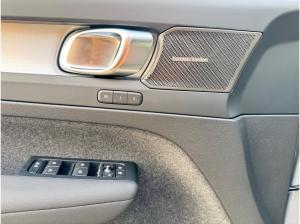 Volvo XC40 B3 DKG PLUS-BLACK EDITION - Inkl. Anhängerkupplung! - Sofort lieferbar