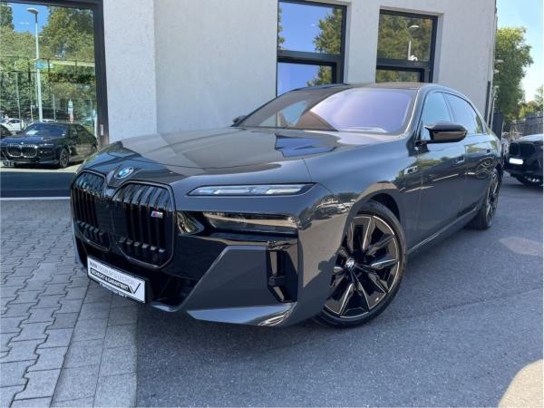 BMW i7 M70 xDrive M Sport || TheatreScreen Massage (G70)
