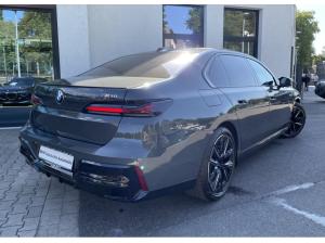 BMW i7 M70 xDrive M Sport || TheatreScreen Massage (G70)