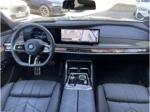 BMW i7 M70 xDrive M Sport || TheatreScreen Massage (G70)