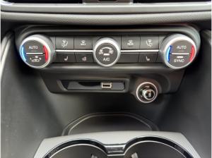 Alfa Romeo Giulia Veloce Q4 2.0 PDC+KAMERA+NAVI+CARPLAY+SHZ