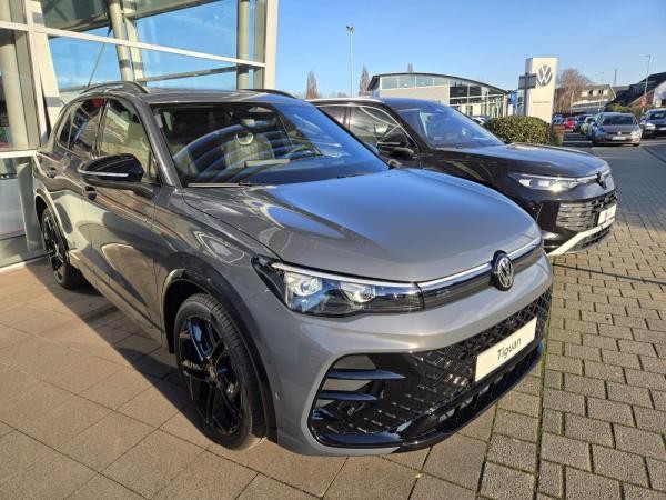 Volkswagen Tiguan R-Line "Black Style" //SOFORT VERF.// AHK, Pano, HUD, Standheizung usw.