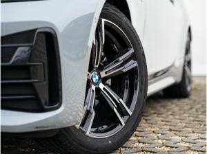 BMW 420 i Cabrio M-Sport ACC KoZg Alpinweiß/Saphirschwarz/M Brooklyn Grau