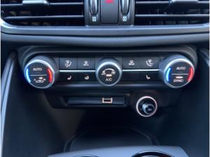Alfa Romeo Giulia Veloce Q4 2.0 PDC+KAMERA+NAVI+CARPLAY+SHZ