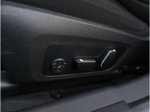 BMW 330 330e xDrive Touring LC PROF+HUD+PANO+AHK+KAMERA