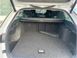 Skoda Octavia Combi 1.5 TSI DSG Selection +AHK+MATRIX+ACC+NAVI+SHZ+