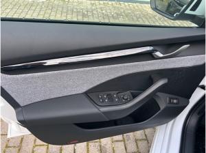 Skoda Octavia Combi 1.5 TSI DSG Selection +AHK+MATRIX+ACC+NAVI+SHZ+