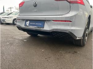 Volkswagen Golf VIII 1.5 eTSI DSG R-Line AHK+PANO+360°KAM+