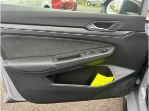 Volkswagen Golf VIII 1.5 eTSI DSG R-Line AHK+PANO+360°KAM+