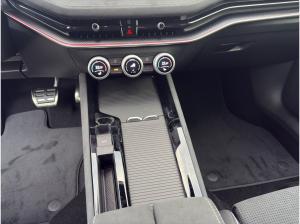 Skoda Superb SOFORT VERFÜGBAR! Combi Sportline DCC AHK Navi Pano eHeck