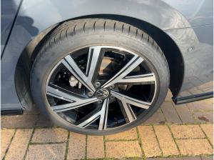 Volkswagen Golf Variant VIII 2.0 TSI DSG R-Line Navi SHZ