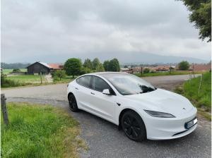 Foto - Tesla Model 3 Hinterradantrieb