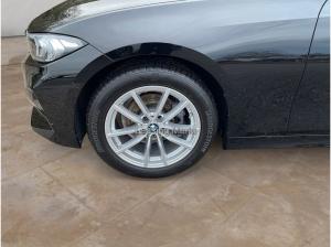 BMW 318 318d Touring Aut. + AHK + Driving Assistant