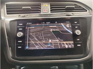 Volkswagen Tiguan 2.0 TSI DSG 4M. Akrapovic Harman Kardon Black Style Pano Navi FrontAssist IQ.Light DAB+