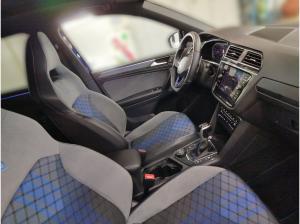 Volkswagen Tiguan 2.0 TSI DSG 4M. Akrapovic Harman Kardon Black Style Pano Navi FrontAssist IQ.Light DAB+