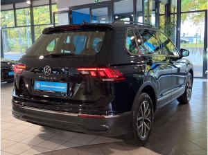 Volkswagen Tiguan 2.0 TDI Life DSG AHK Ganzjahresreifen Rear View