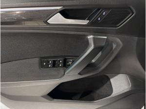 Volkswagen Tiguan 2.0 TDI Life DSG AHK Ganzjahresreifen Rear View