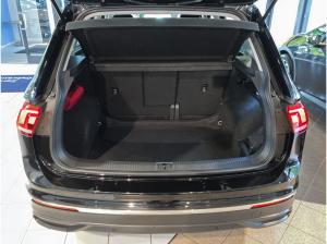 Volkswagen Tiguan 2.0 TDI Life DSG AHK Ganzjahresreifen Rear View