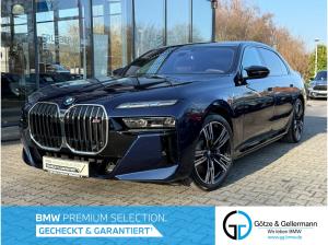 BMW i7 M70 xDrive M Sport //FondEntertainment ExecutiveDrivePro B&W