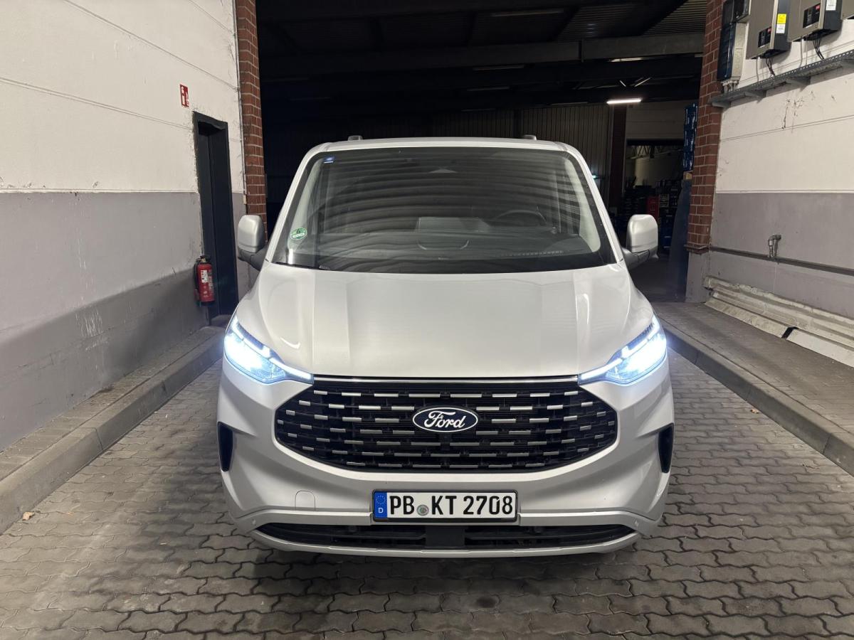 Ford Tourneo Custom 320 L1H1 VA Autm. TitaniumX 5 Türig 8 Gang