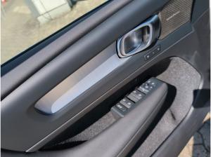 Volvo XC40 XC40+B3+PlusDark+E-Sitze+BLIS+19"GJR+R-Kamera+++