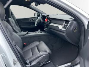 Volvo XC60 B5 Benzin AWD Ultra Black Edition *keine 0,5%*