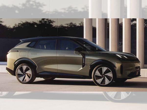 LYNK & Co 08 MORE / Mineralgrün Metallic / AKTION