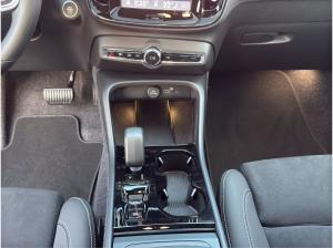 Volvo XC40 B3 B DKG Ultra Black Edition