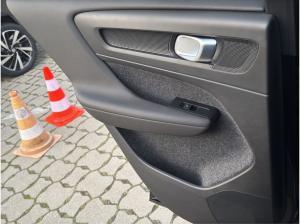 Volvo XC40 B3 B DKG Ultra Black Edition