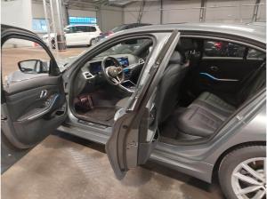 BMW 330 i xDrive M Sportpaket verf. ab 03/2026*Glasdach*ACC*360 Kamera* uvm.